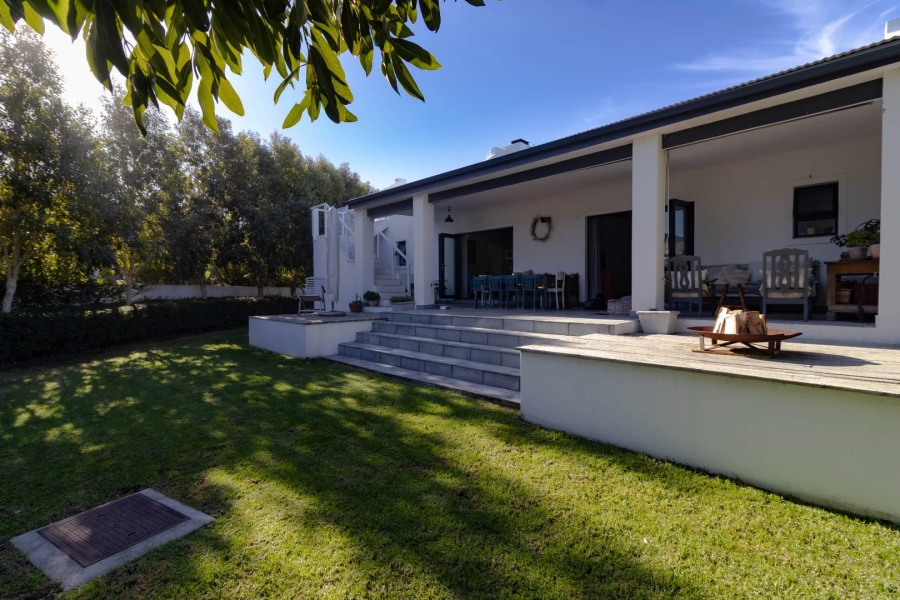 2 Bedroom Property for Sale in Sandbaai Western Cape